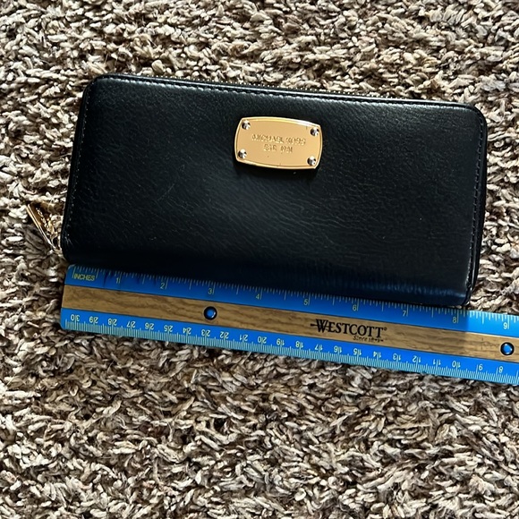 Michael Kors Wallet - Picture 9 of 10